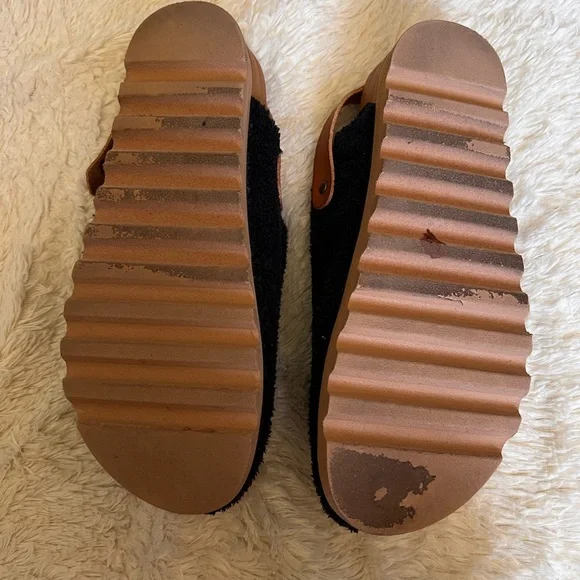 Reef Black Fuzzy Slip-Ons - Picture 4 of 4